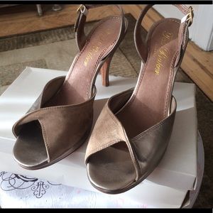 Ted Baker Gold/Beige/Taupe Tan Leather/Suede Heels 8 Slingback Peep Toe NWOT